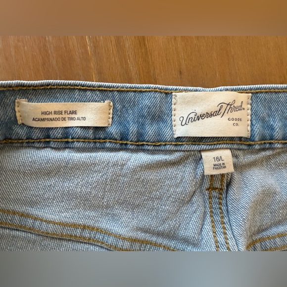 High Rise Universal Thread Jeans - Picture 3 of 3